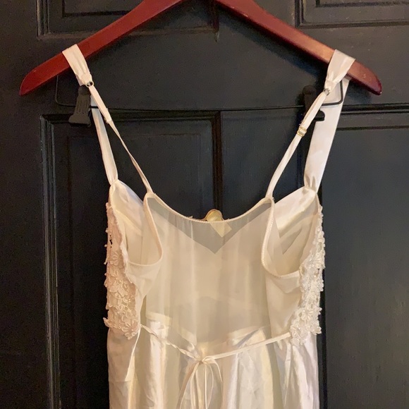 Flora Nikrose beautiful long satin gown M - Picture 6 of 7